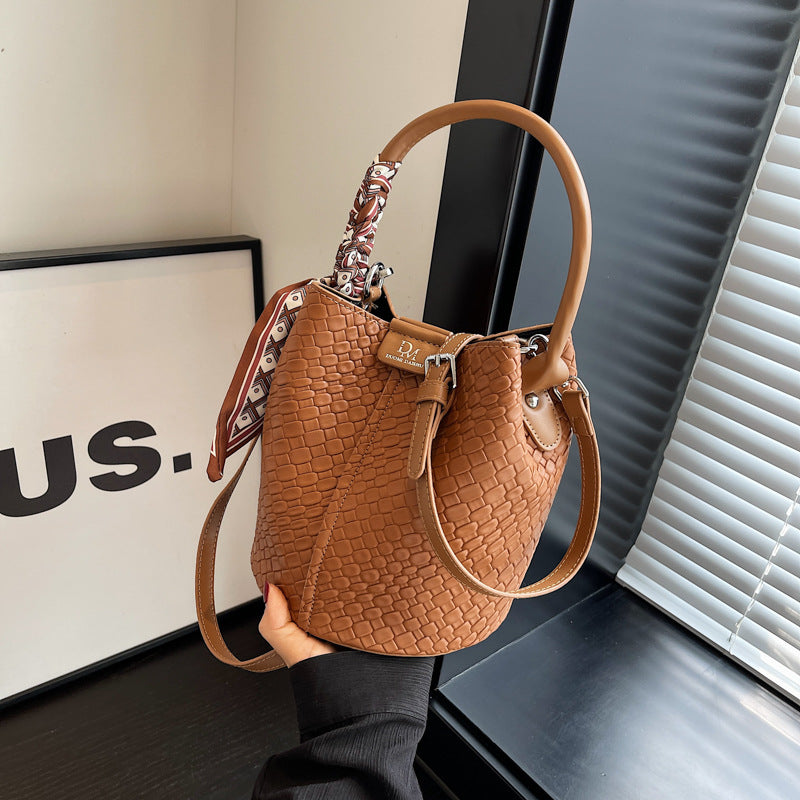 Woven Bucket Shoulder Bag – Urban Minimalist