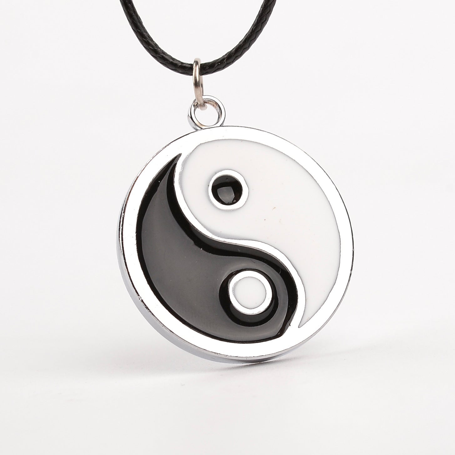 Clan Symbol Pendant Necklace – Streetwear Accessory