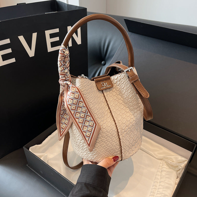 Woven Bucket Shoulder Bag – Urban Minimalist