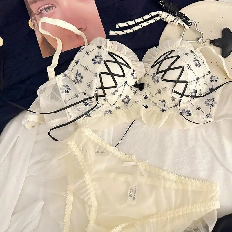 Floral Lace Strap Underwear Set for Summer Small Chest Gathering, Top Support, Anti Sagging, No Steel Ring Bra Two-Piece Set