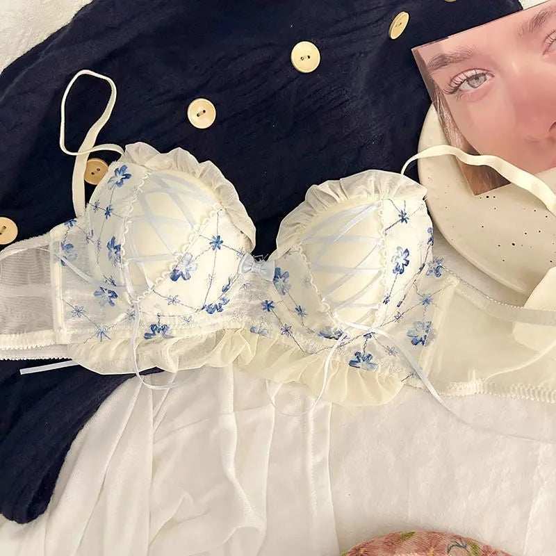 Floral Lace Strap Underwear Set for Summer Small Chest Gathering, Top Support, Anti Sagging, No Steel Ring Bra Two-Piece Set
