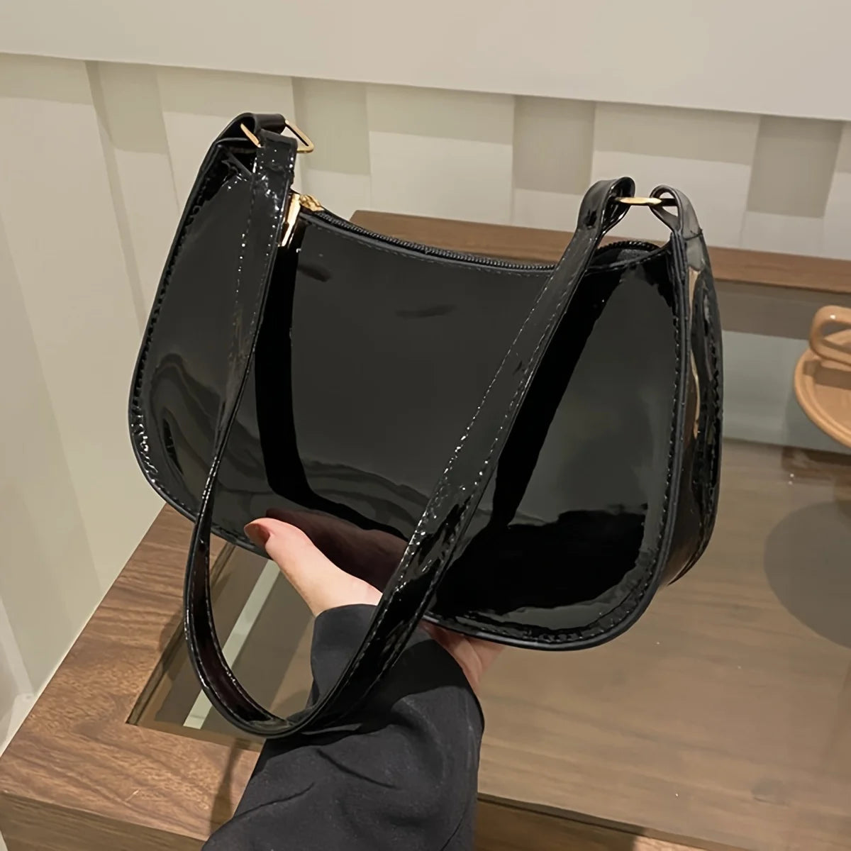 Red High-End Bag for Women, Retro Hand-Held Underarm Bag, Foreign-Style Small Patent Leather Bag for Young Girls, Single Shoulde